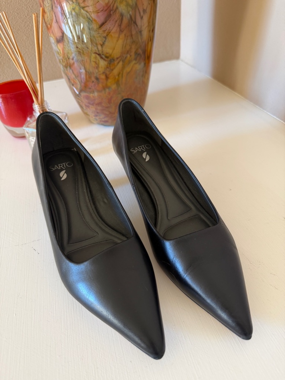 Women's Black Pointed-Toe Leather Flats
